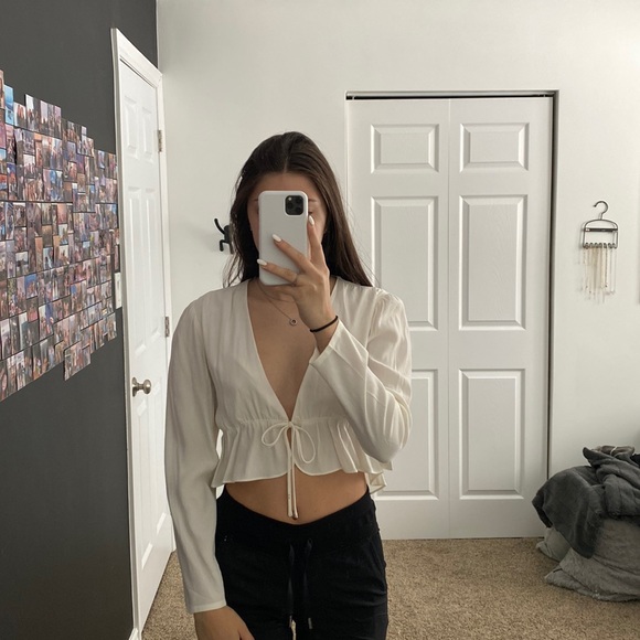 Aritzia Cropped Tie Front Blouse - Picture 3 of 3